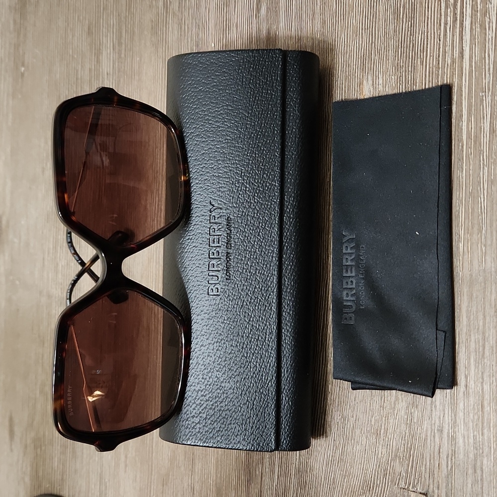 Burberry Isabella BE4324